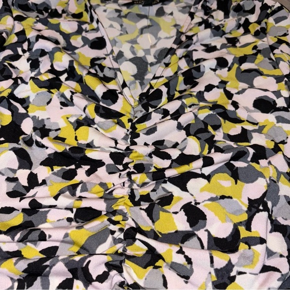 Ellen Tracy White, Black, Grey and Yellow Ruched Blouse NWOT - Picture 2 of 6